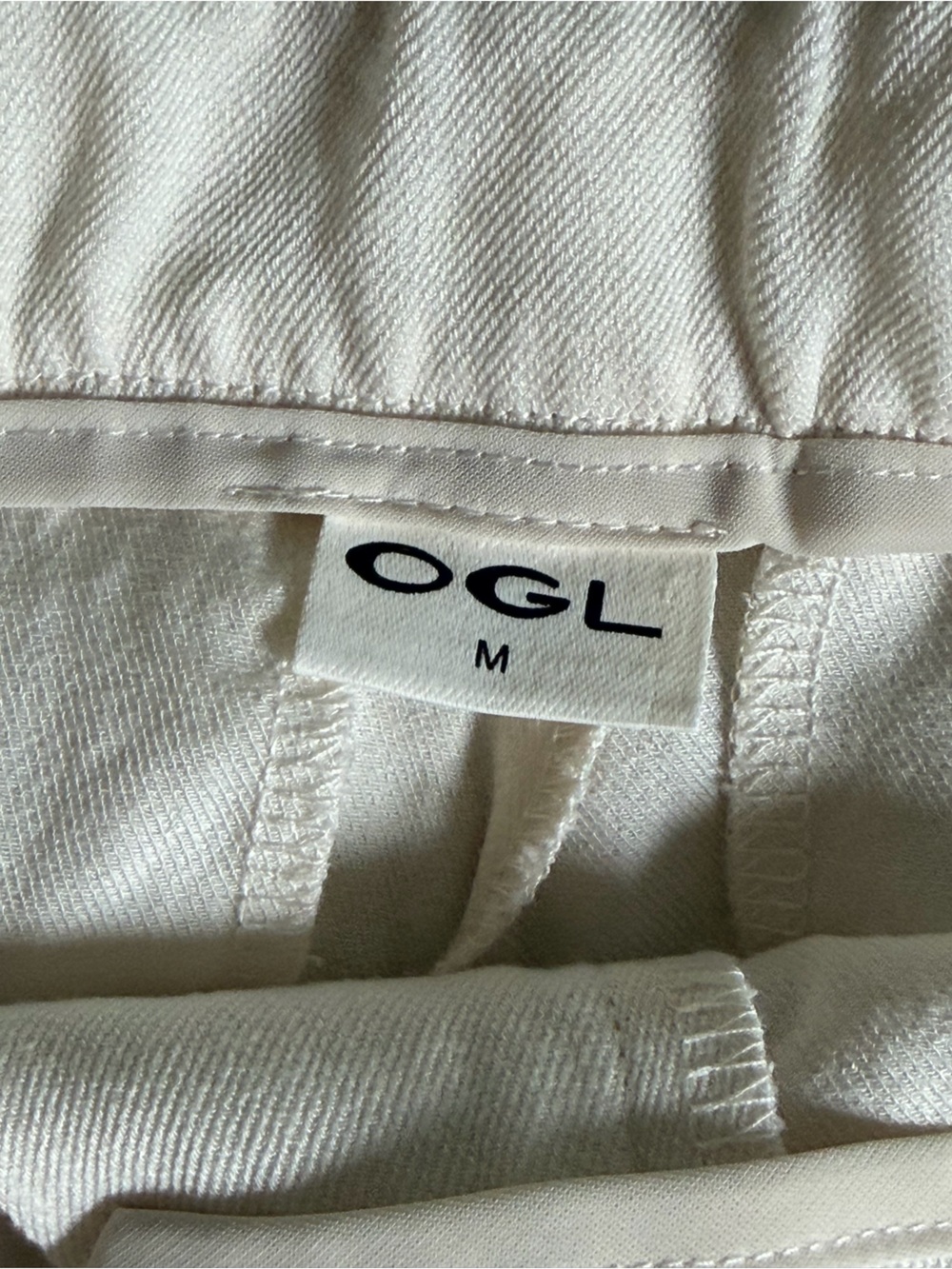 OGL Viscose-Linen Weave High Rise Cuffed Linen Shorts in an Off White, Size M - Picture 4 of 8